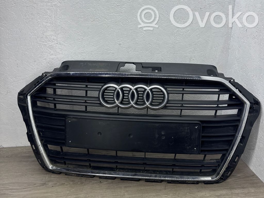 Audi A3 S3 8V Etupuskurin ylempi jäähdytinsäleikkö 