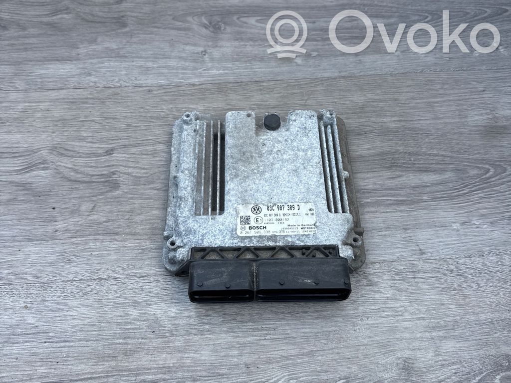Volkswagen PASSAT B7 Engine control unit/module 