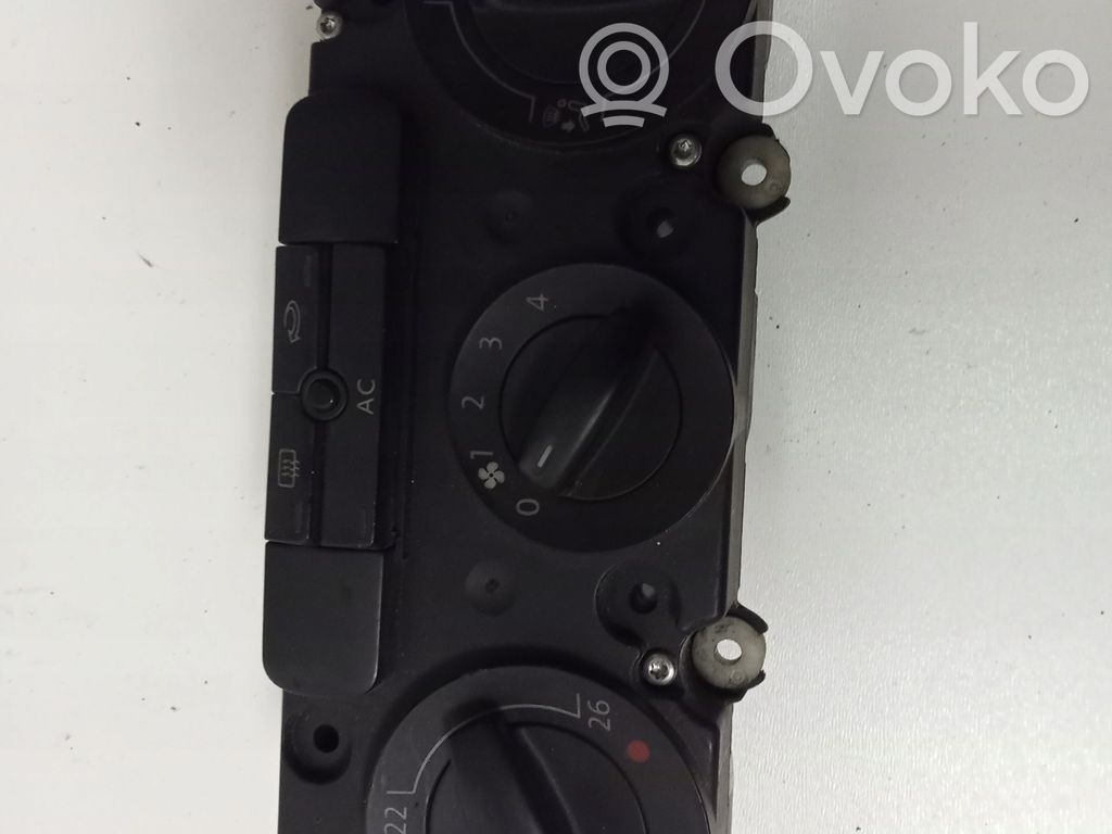 Volkswagen PASSAT B7 Unitate control climatizare 