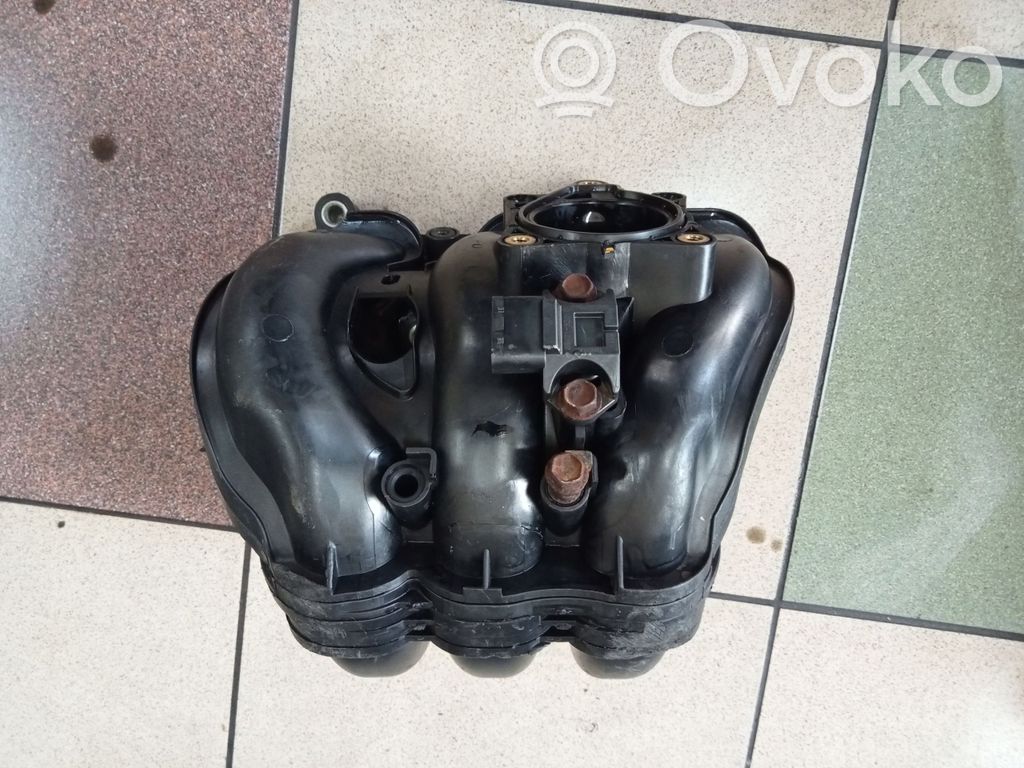 Toyota Yaris Всасывающий коллектор 