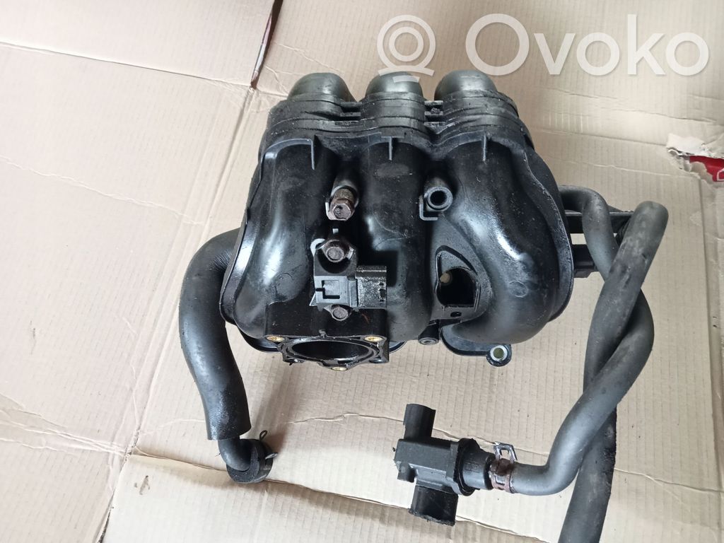 Toyota Yaris Всасывающий коллектор 