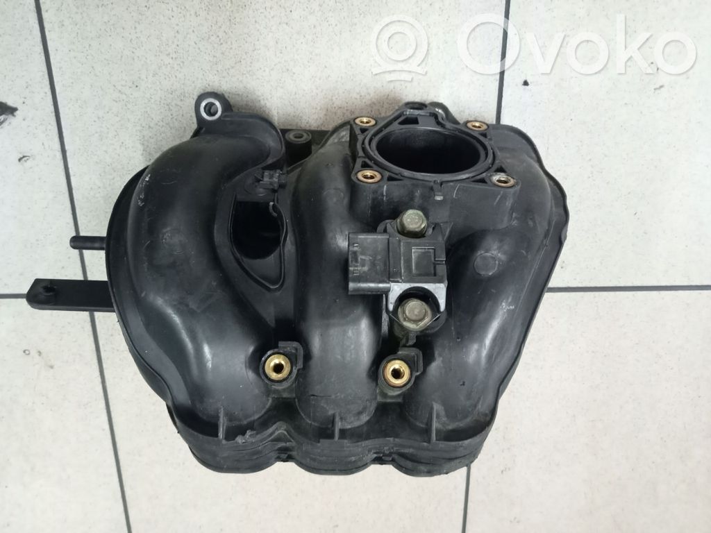 Toyota Yaris Всасывающий коллектор 