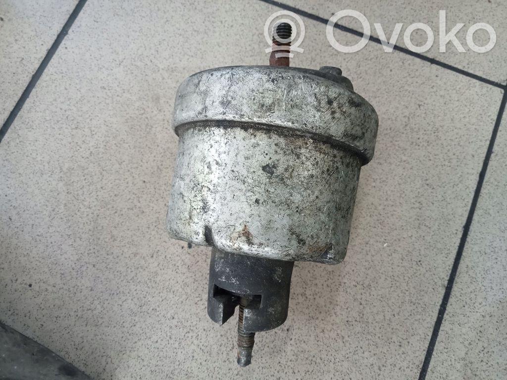 Opel Vectra B Engine mount bracket 