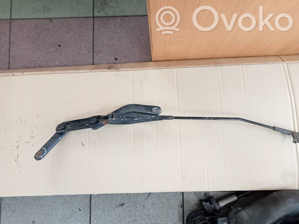 Ford C-MAX I Front wiper blade arm 
