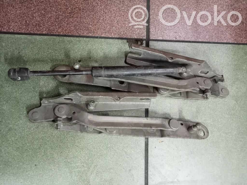 Saab 9-5 Tailgate/trunk/boot hinge 