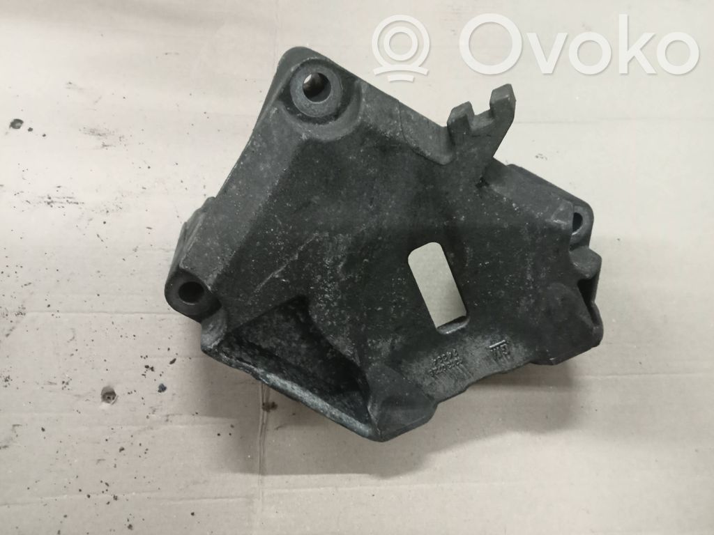 Opel Corsa D Engine mounting bracket 