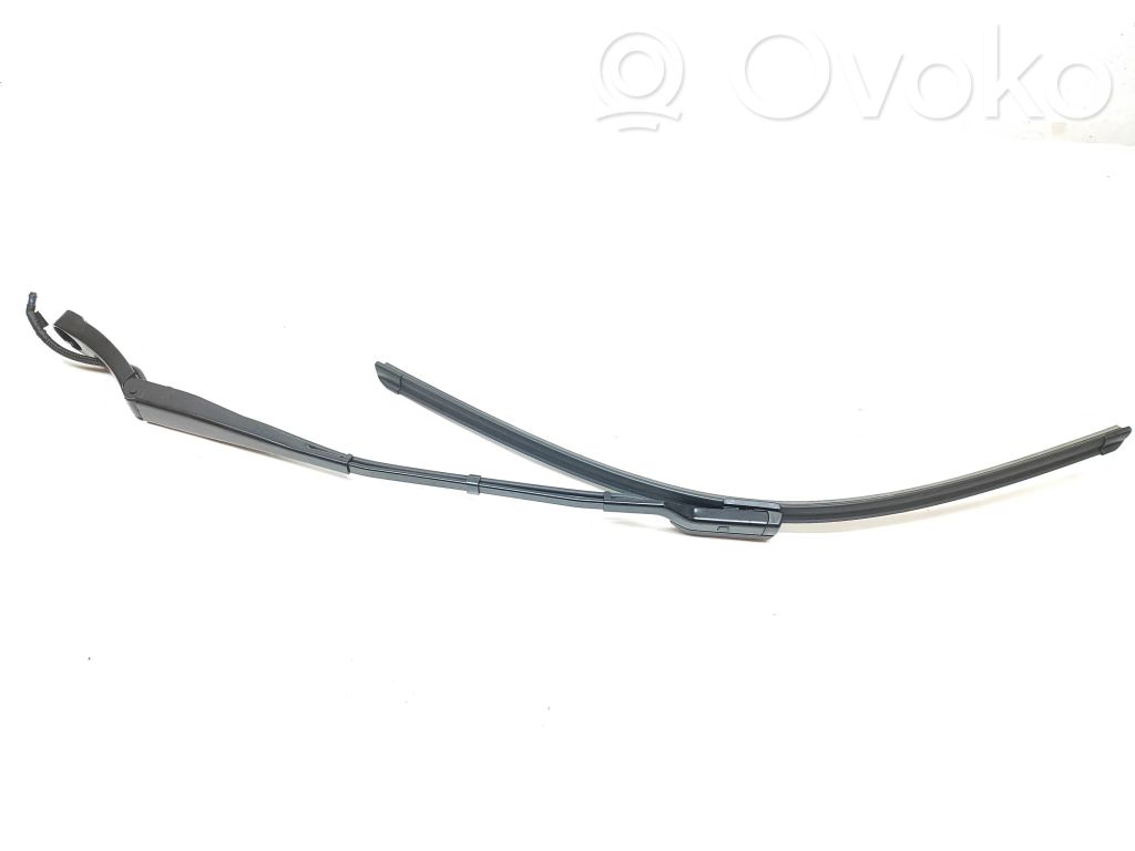 Peugeot 3008 II Front wiper blade arm 
