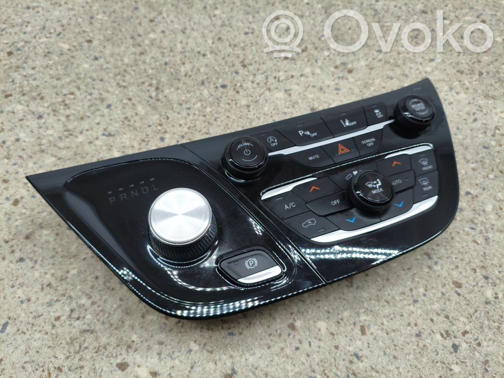 Chrysler Pacifica Climate control unit 