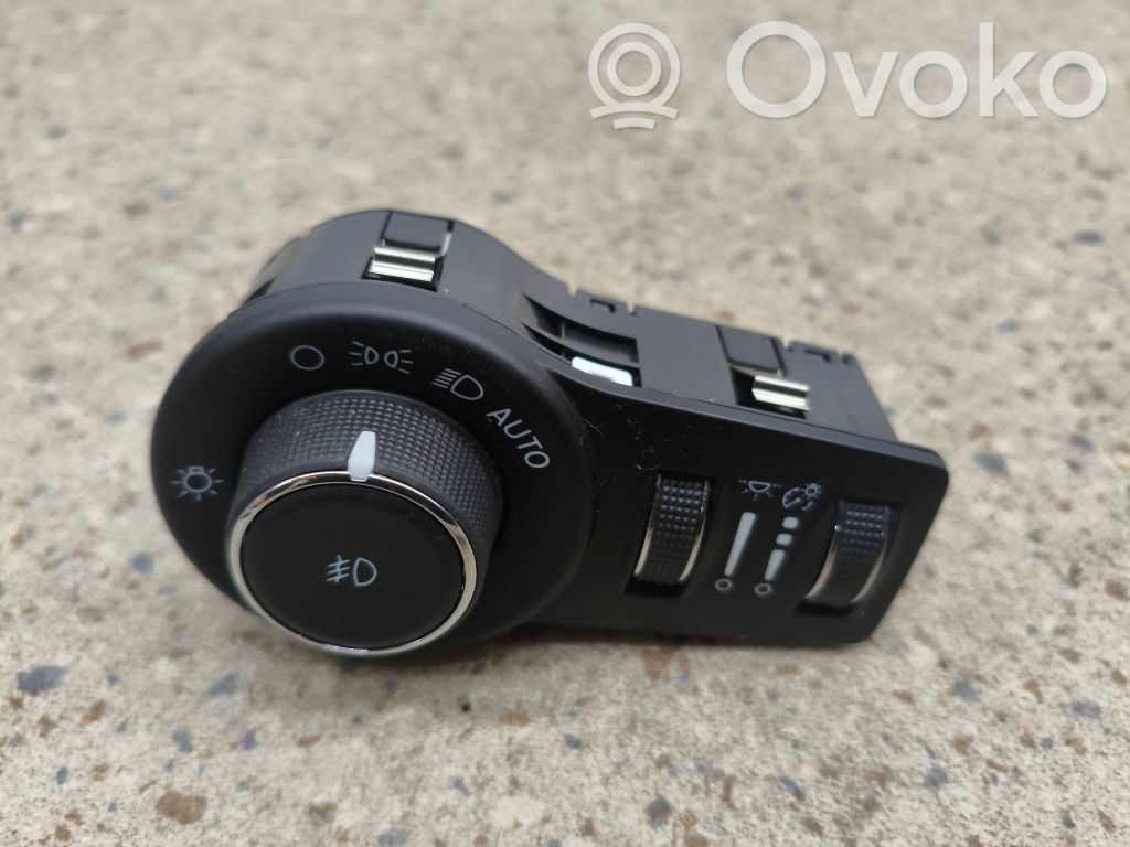 Chrysler Pacifica Light switch 