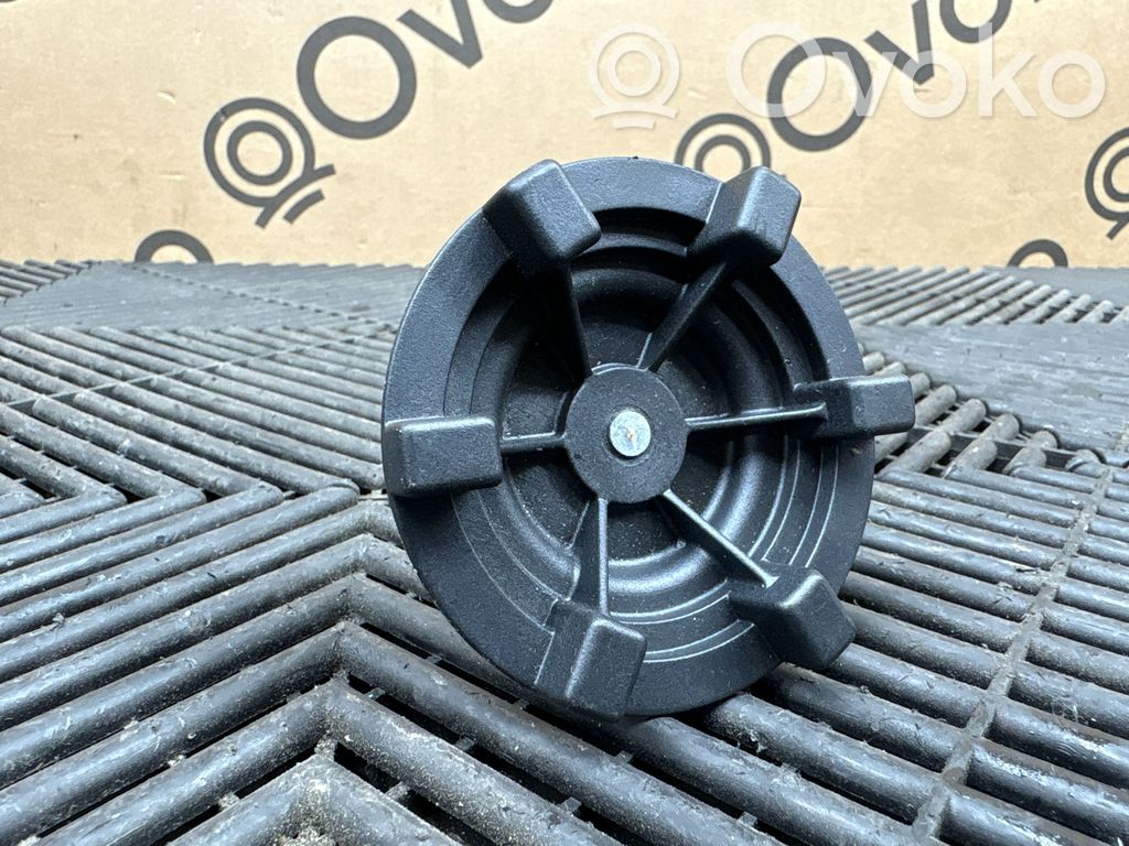 Volvo XC90 Șurub fixare roată de rezervă 