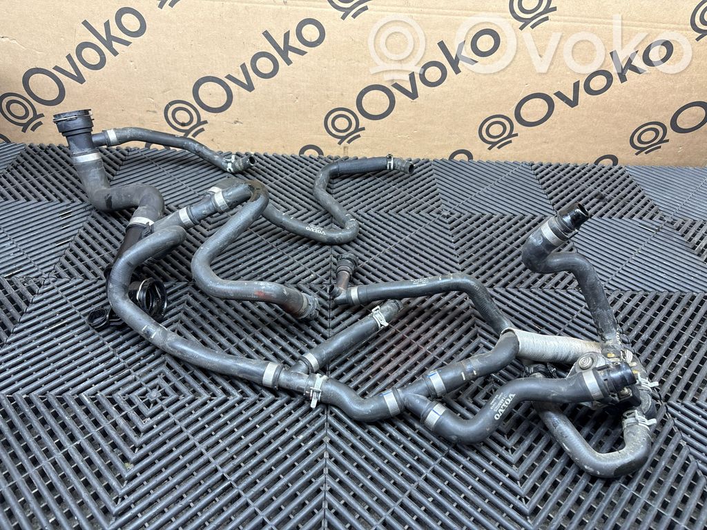 Volvo XC90 Tubo flessibile del liquido di raffreddamento del motore 