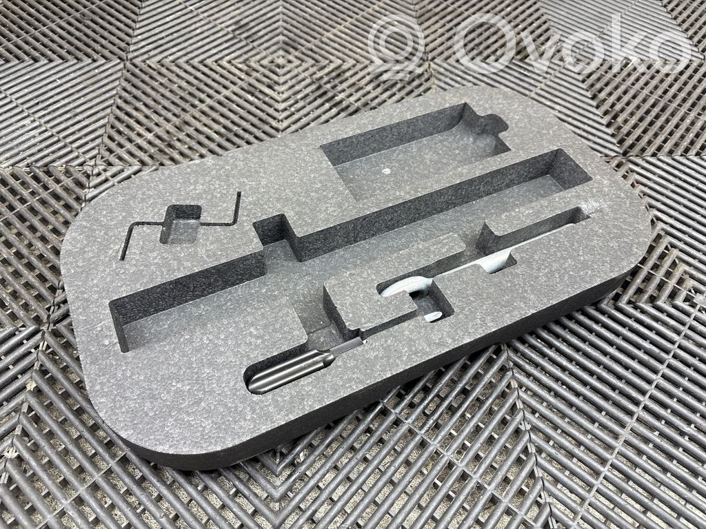 Alfa Romeo Stelvio Cassetta degli attrezzi 