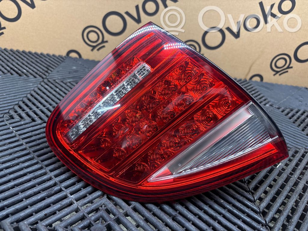 Porsche Cayenne (92A) Lampy tylnej klapy bagażnika 