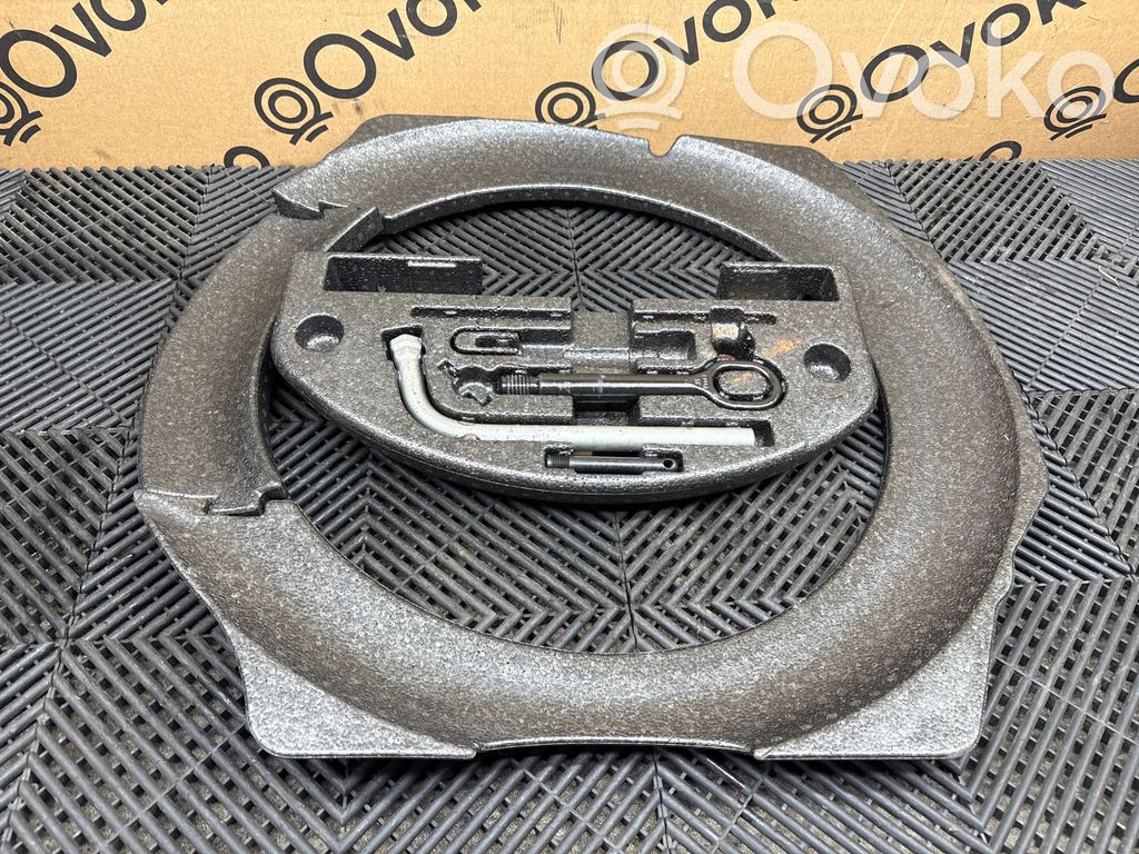 Audi A8 S8 D4 4H Garniture de section de roue de secours