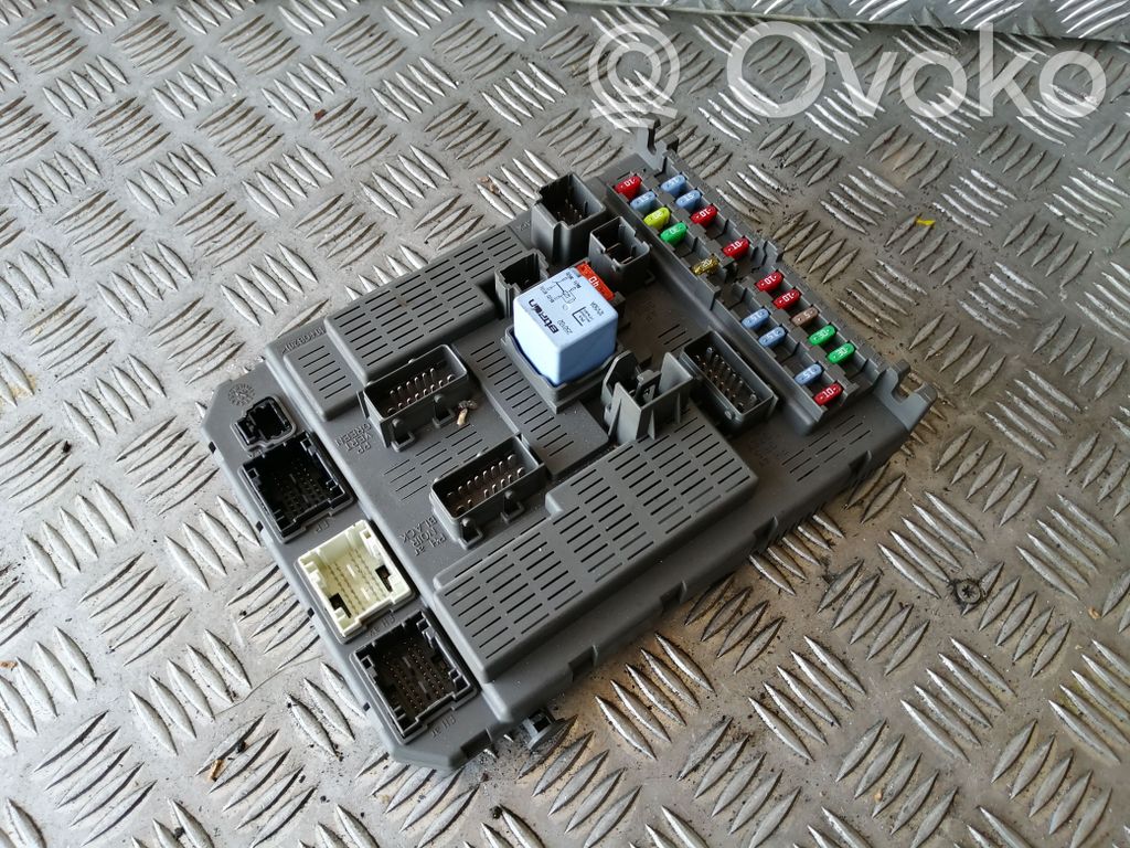 Peugeot 807 Fuse module 