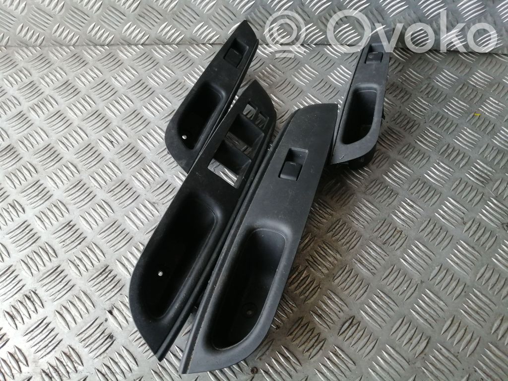 Nissan Note (E12) Electric window control switch 
