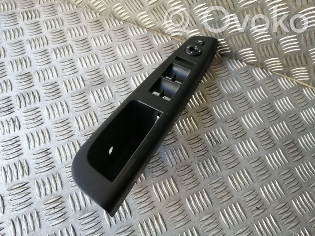 KIA Ceed Front door window switch trim 