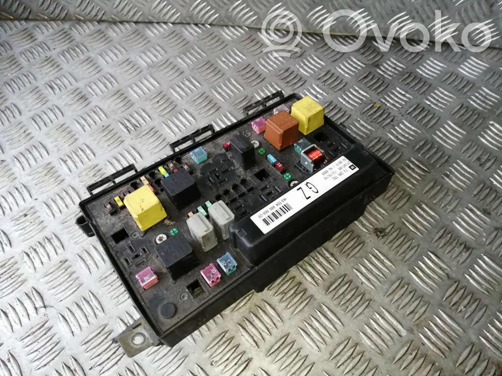 Opel Astra H Fuse module 