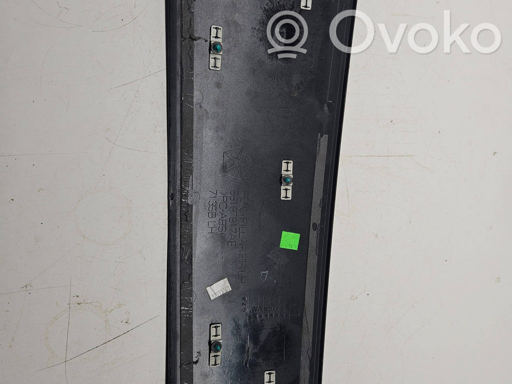 Chrysler Pacifica Kita slankiojančių durų apdailos detalė 