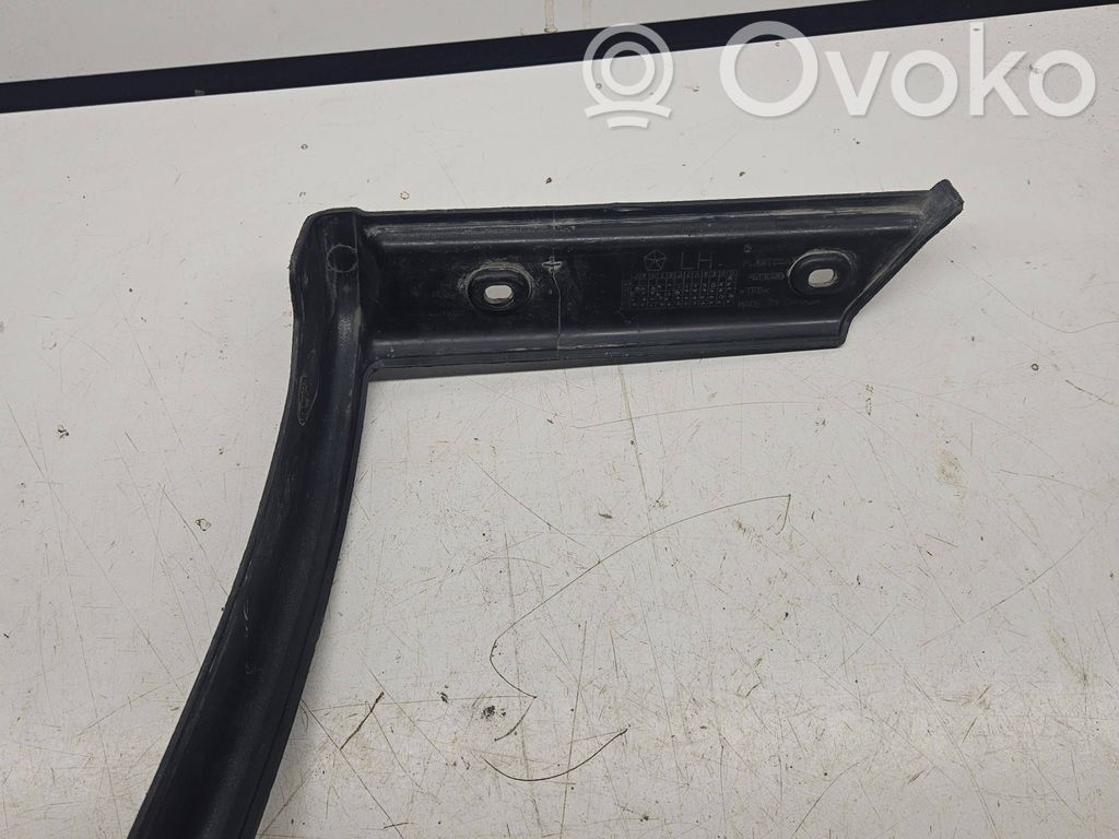 Dodge RAM Moldura embellecedora del guardabarros trasero 