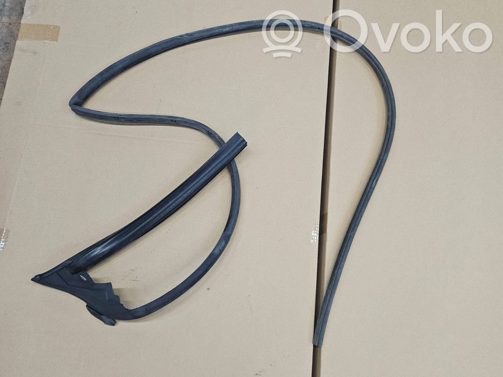Uszczelka drzwi przednich   68067556AB,43791F
