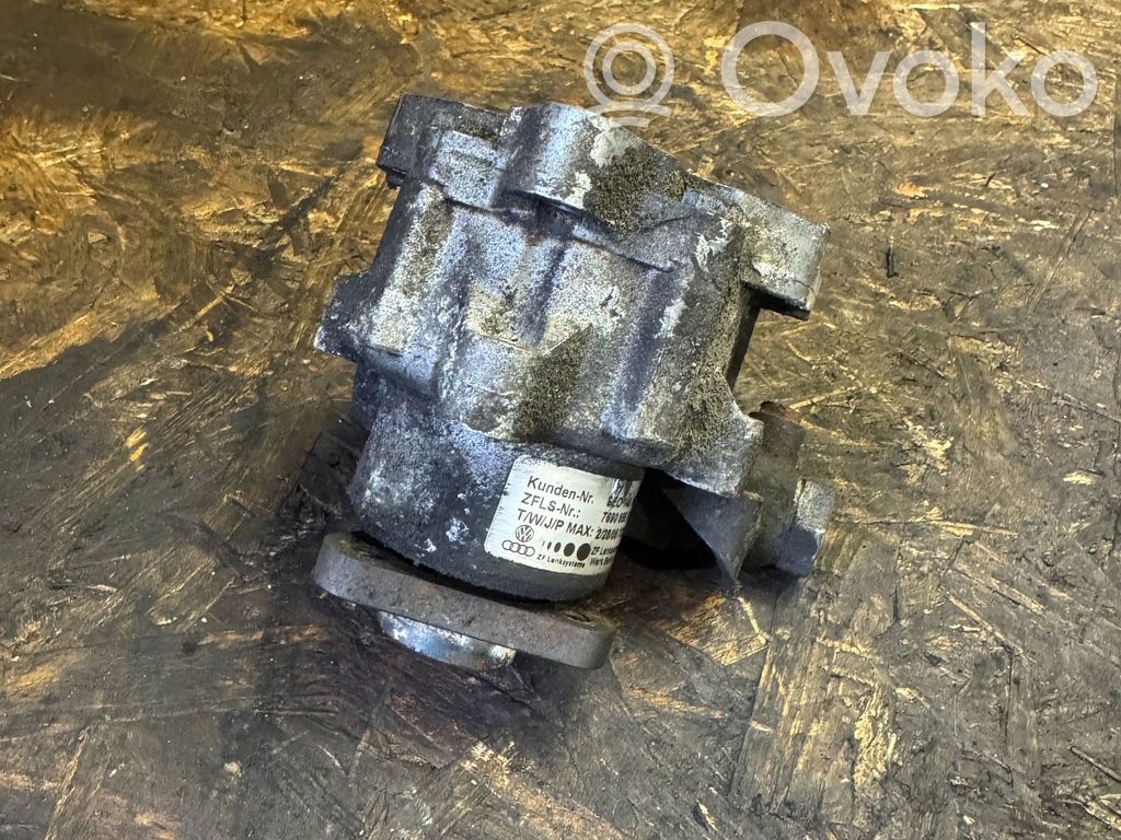Audi A4 S4 B7 8E 8H Ohjaustehostimen pumppu 